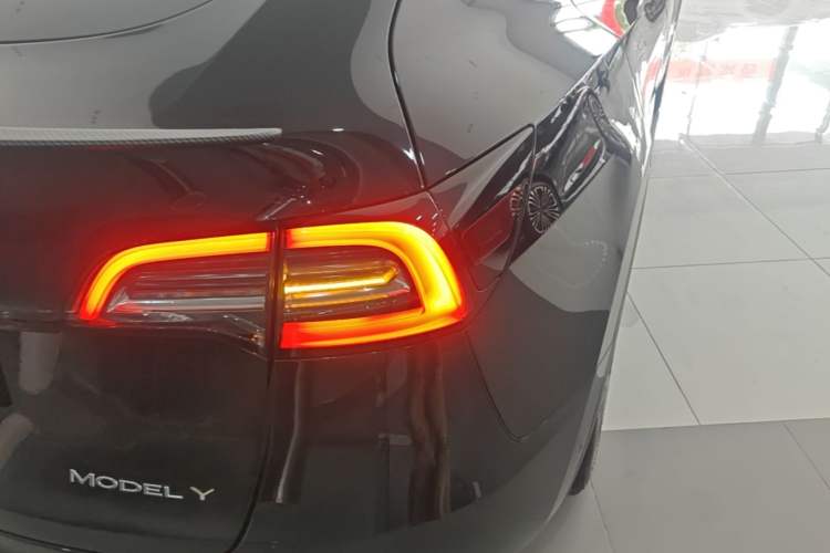 Used Tesla Model Y 2023 Rear-Wheel-Drive Version Right Rear Taillight