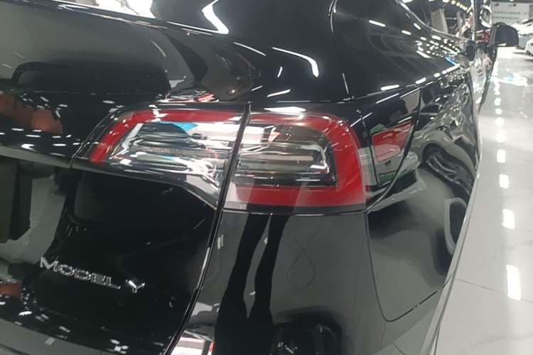 Used Tesla Model Y 2023 Rear-Wheel-Drive Version Right Rear Taillight