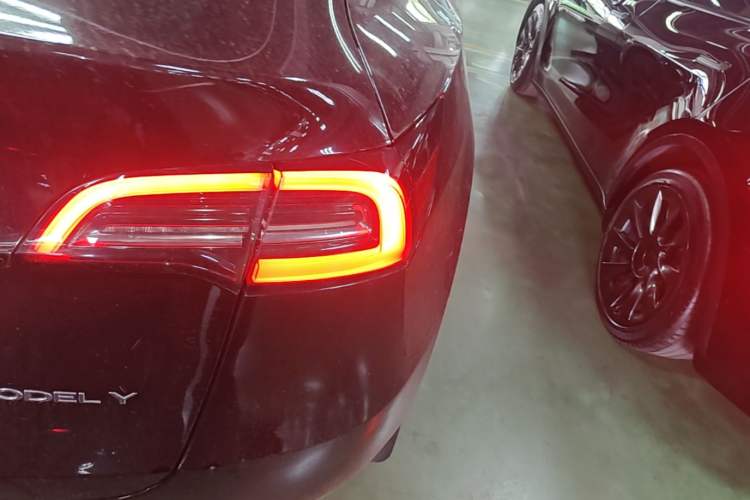 Used Tesla Model Y 2023 Rear-Wheel-Drive Version Right Rear Taillight