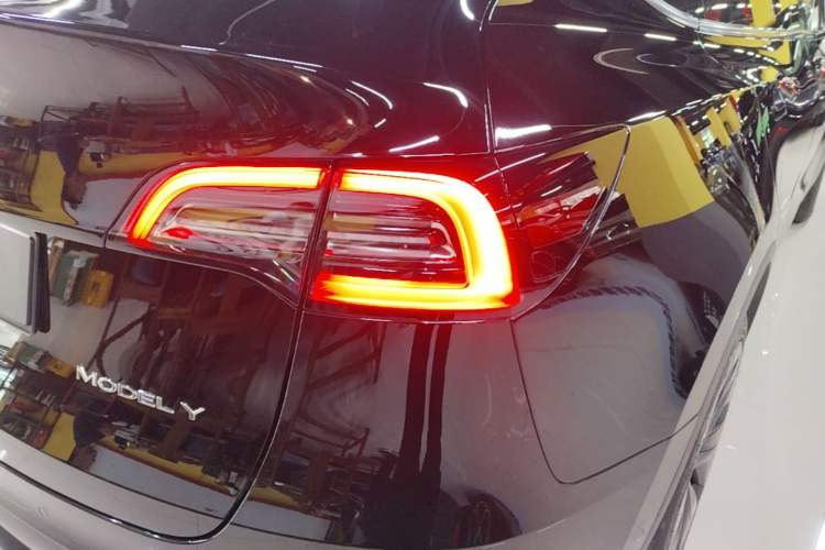 Used Tesla Model Y 2023 Rear-Wheel-Drive Version Right Rear Taillight