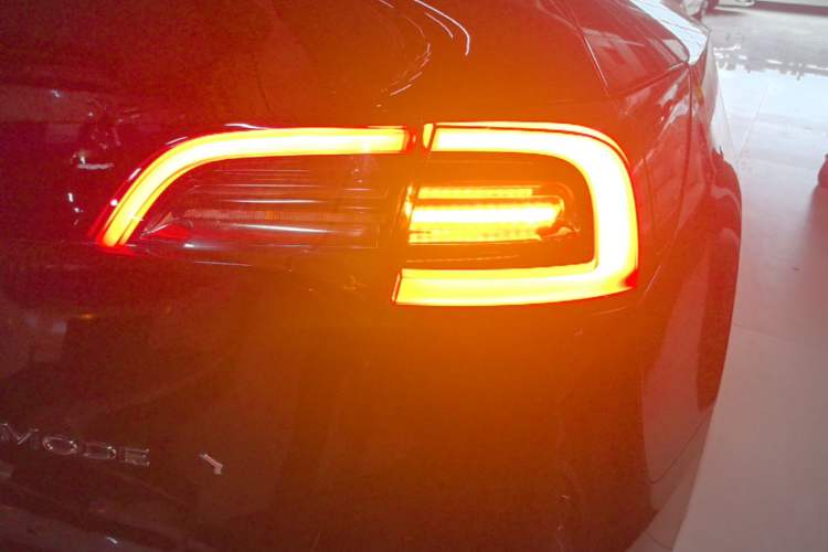 Used Tesla Model Y 2023 Rear-Wheel-Drive Version Right Rear Taillight