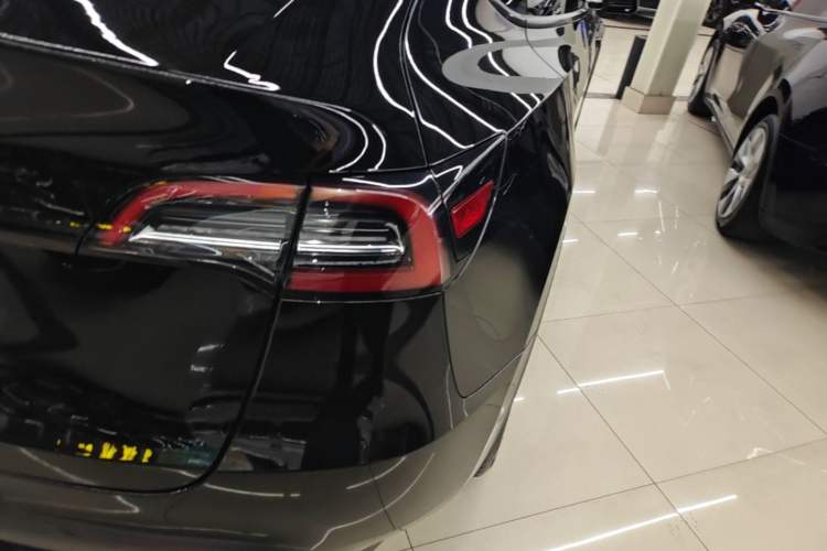 Used Tesla Model Y 2023 Long-Range All-Wheel-Drive Version Right Rear Taillight