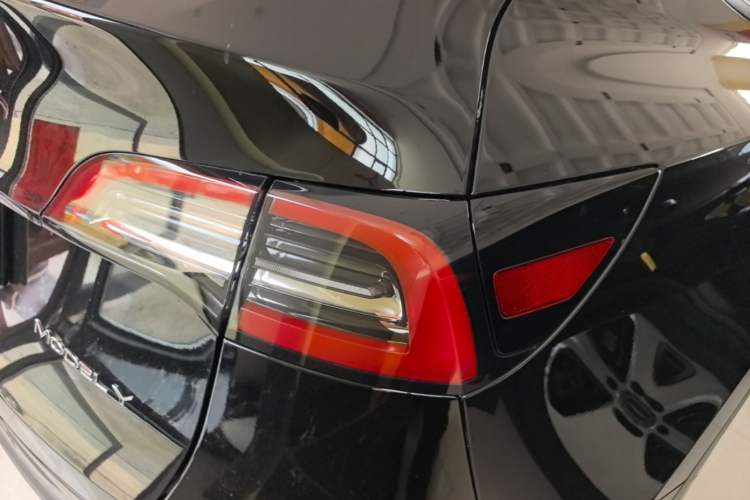 Used Tesla Model Y 2023 Rear-Wheel-Drive Version Right Rear Taillight
