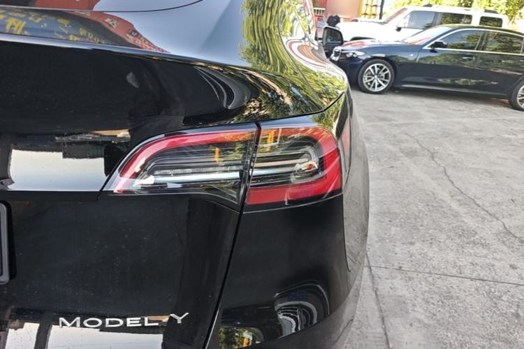 Used Tesla Model Y 2023 Rear-Wheel-Drive Version Right Rear Taillight