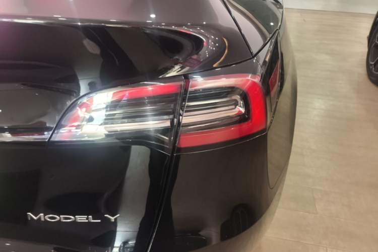 Used Tesla Model Y 2023 Rear-Wheel-Drive Version Right Rear Taillight