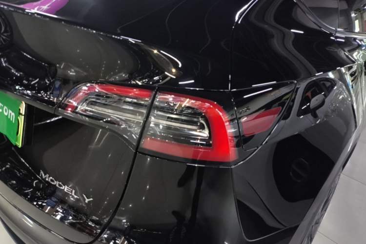 Used Tesla Model Y 2023 Rear-Wheel-Drive Version Right Rear Taillight