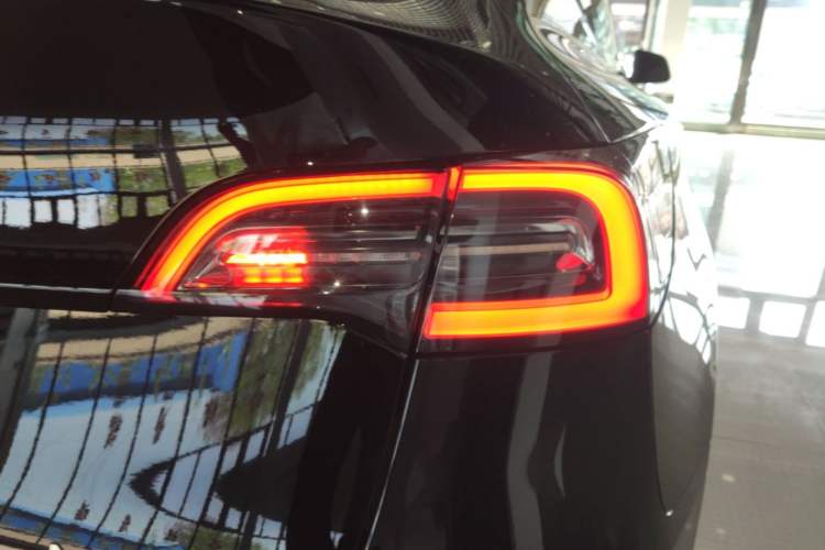 Used Tesla Model Y 2023 Long-Range All-Wheel-Drive Version Right Rear Taillight
