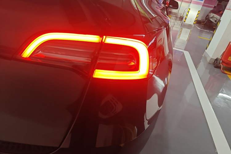 Used Tesla Model Y 2023 Rear-Wheel-Drive Version Right Rear Taillight