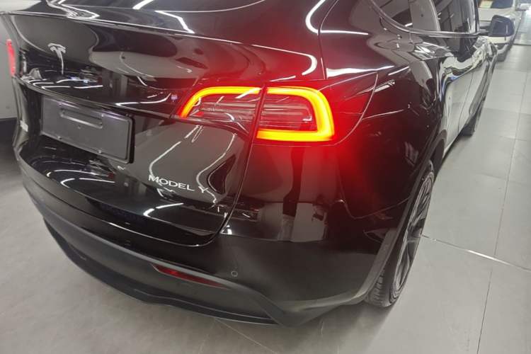 Used Tesla Model Y 2023 Long-Range All-Wheel-Drive Version Right Rear Taillight
