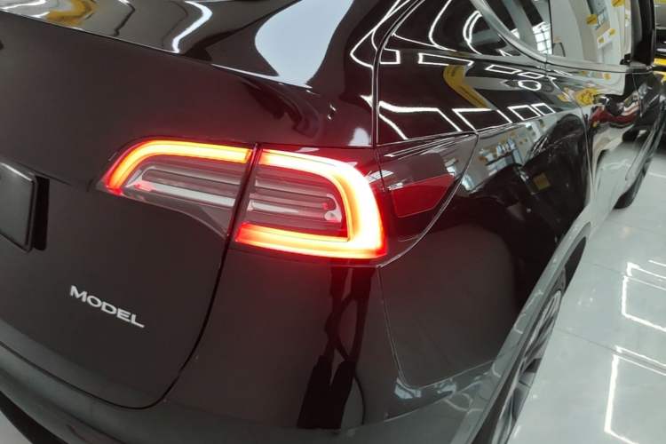 Used Tesla Model Y 2023 Rear-Wheel-Drive Version Right Rear Taillight