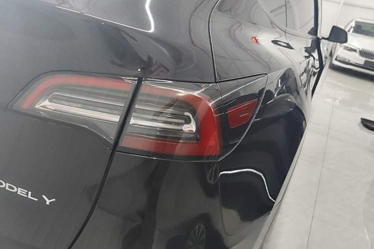 Used Tesla Model Y 2023 Rear-Wheel-Drive Version Right Rear Taillight