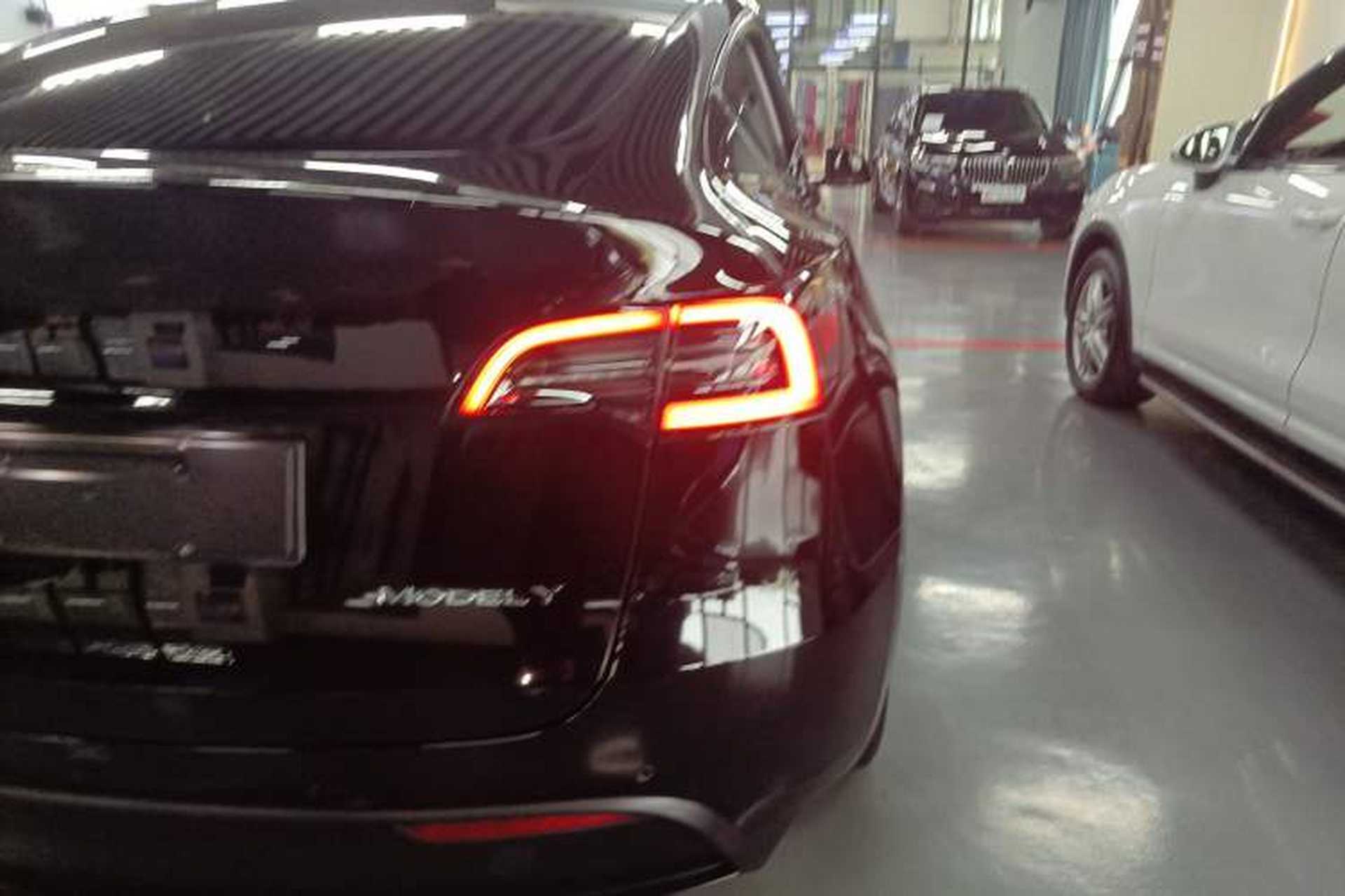 Used Tesla Model Y 2023 Long-Range All-Wheel-Drive Version Right Rear Taillight