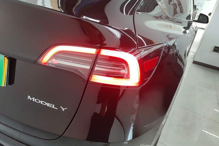Used Tesla Model Y 2023 Rear-Wheel-Drive Version Right Rear Taillight