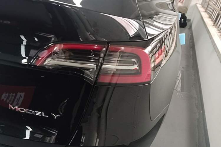 Used Tesla Model Y 2023 Rear-Wheel-Drive Version Right Rear Taillight