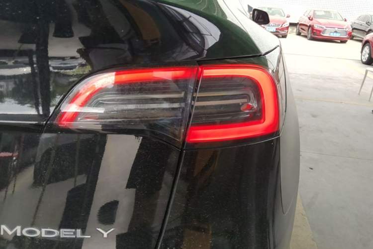 Used Tesla Model Y 2023 Rear-Wheel-Drive Version Right Rear Taillight