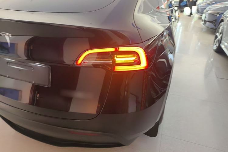 Used Tesla Model Y 2023 Rear-Wheel-Drive Version Right Rear Taillight