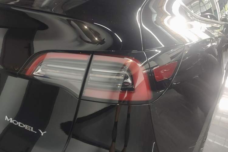 Used Tesla Model Y 2023 Rear-Wheel-Drive Version Right Rear Taillight