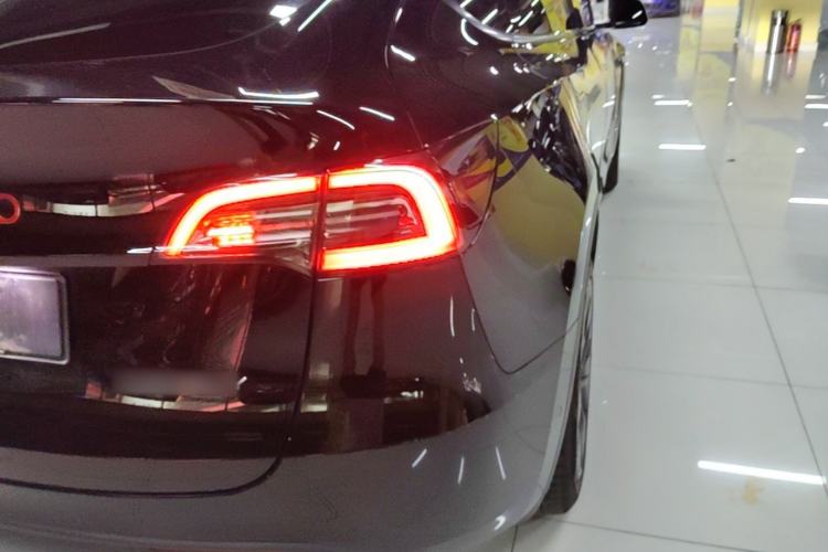Used Tesla Model Y 2023 Long-Range All-Wheel-Drive Version Right Rear Taillight
