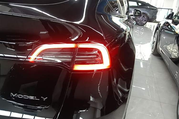 Used Tesla Model Y 2023 Long-Range All-Wheel-Drive Version Right Rear Taillight