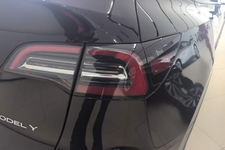Used Tesla Model Y 2023 Long-Range All-Wheel-Drive Version Right Rear Taillight