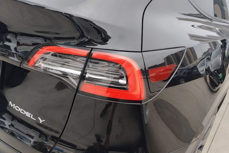 Used Tesla Model Y 2023 Rear-Wheel-Drive Version Right Rear Taillight