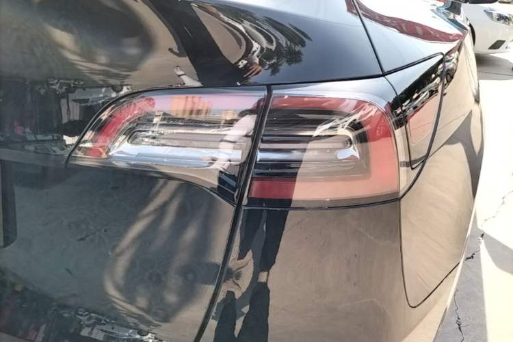 Used Tesla Model Y 2023 Rear-Wheel-Drive Version Right Rear Taillight
