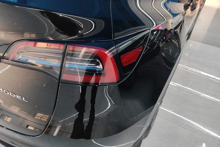 Used Tesla Model Y 2023 Long-Range All-Wheel-Drive Version Right Rear Taillight