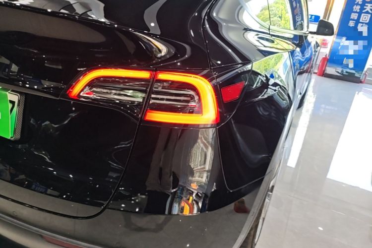 Used Tesla Model Y 2023 Long-Range All-Wheel-Drive Version Right Rear Taillight