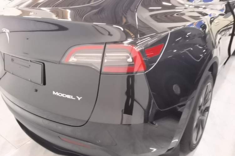 Used Tesla Model Y 2023 Long-Range All-Wheel-Drive Version Right Rear Taillight