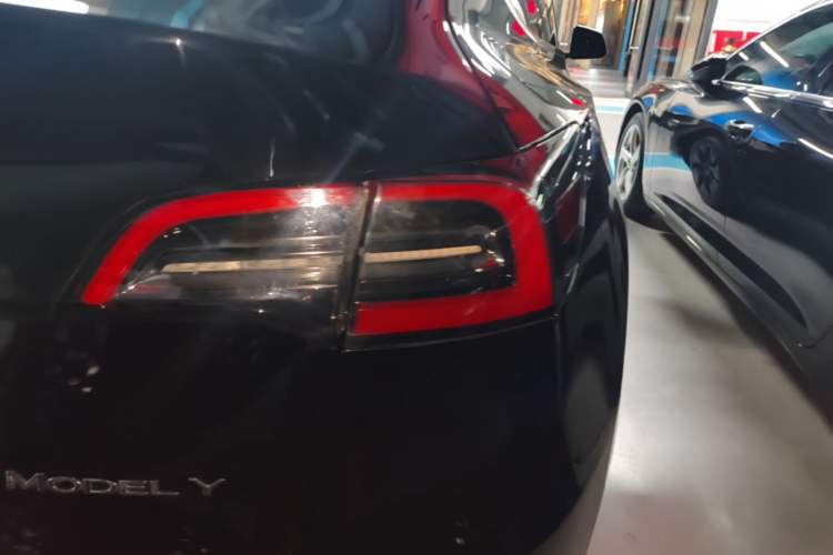 Used Tesla Model Y 2023 Rear-Wheel-Drive Version Right Rear Taillight