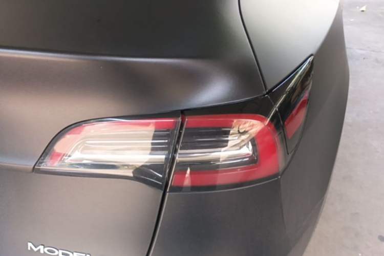 Used Tesla Model Y 2023 Long-Range All-Wheel-Drive Version Right Rear Taillight