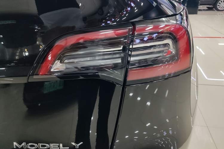Used Tesla Model Y 2023 Rear-Wheel-Drive Version Right Rear Taillight