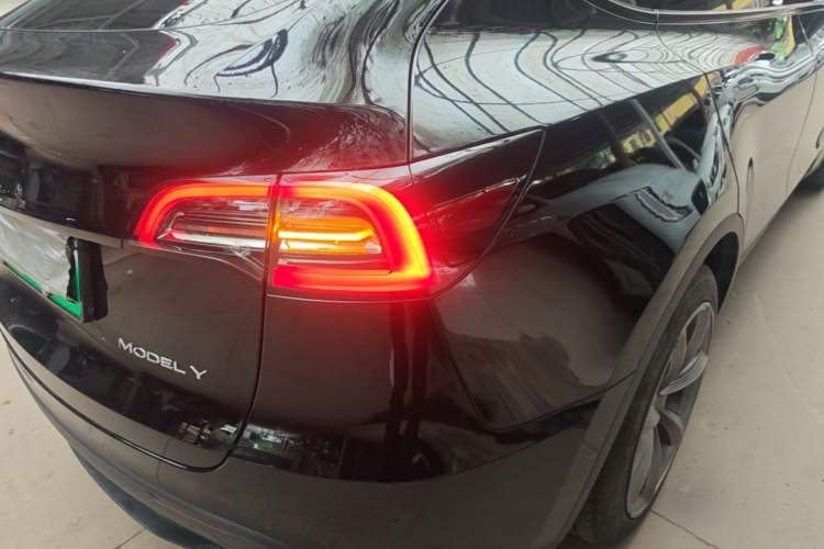 Used Tesla Model Y 2023 Rear-Wheel-Drive Version Right Rear Taillight
