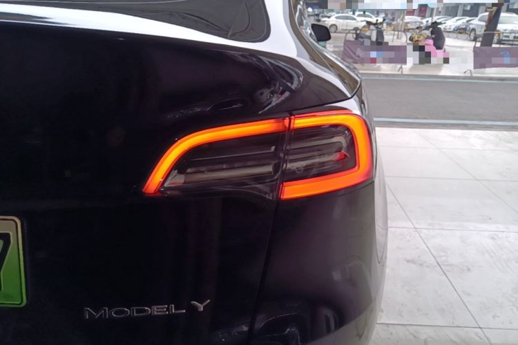 Used Tesla Model Y 2023 Long-Range All-Wheel-Drive Version Right Rear Taillight
