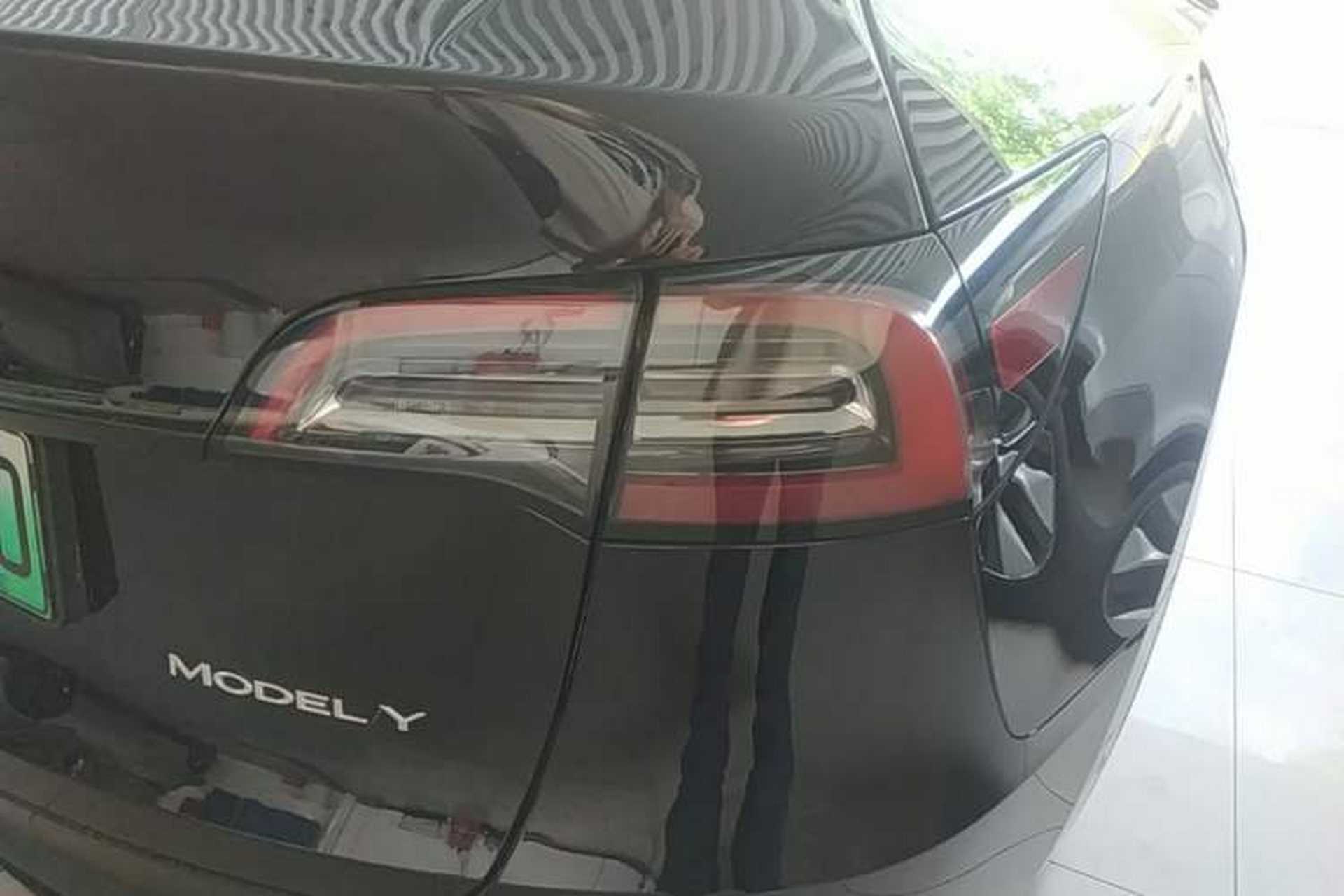 Used Tesla Model Y 2023 Rear-Wheel-Drive Version Right Rear Taillight