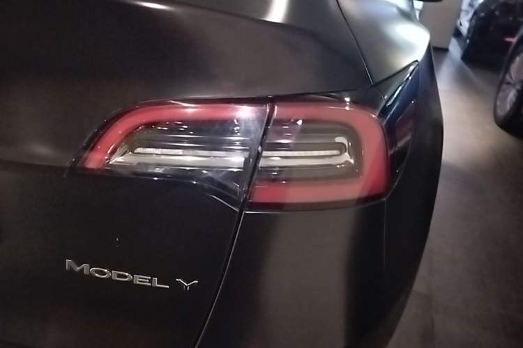 Used Tesla Model Y 2023 Rear-Wheel-Drive Version Right Rear Taillight