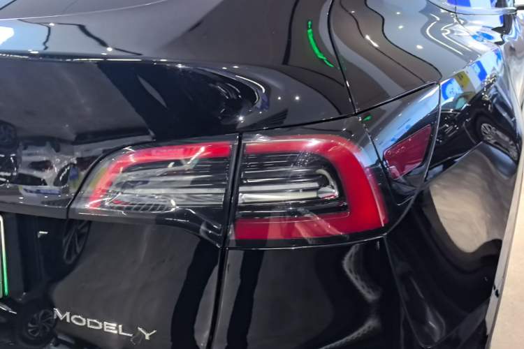 Used Tesla Model Y 2023 Rear-Wheel-Drive Version Right Rear Taillight
