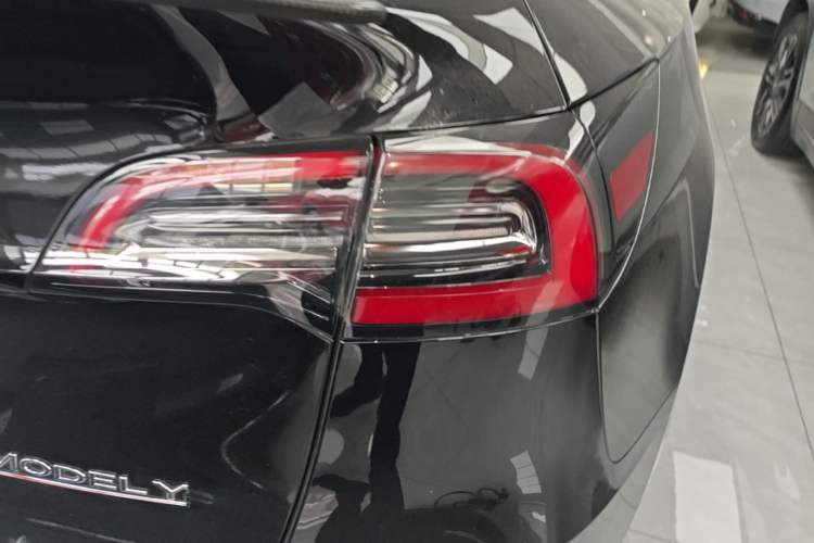 Used Tesla Model Y 2023 High-Performance All-Wheel-Drive Version Right Rear Taillight