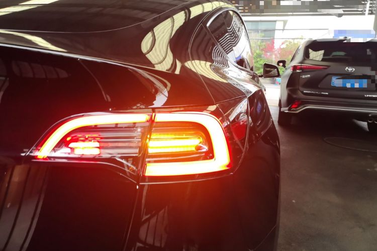 Used Tesla Model Y 2023 Rear-Wheel-Drive Version Right Rear Taillight