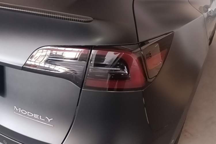 Used Tesla Model Y 2023 Long-Range All-Wheel-Drive Version Right Rear Taillight