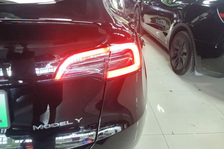 Used Tesla Model Y 2023 Rear-Wheel-Drive Version Right Rear Taillight