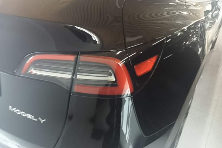Used Tesla Model Y 2023 Rear-Wheel-Drive Version Right Rear Taillight