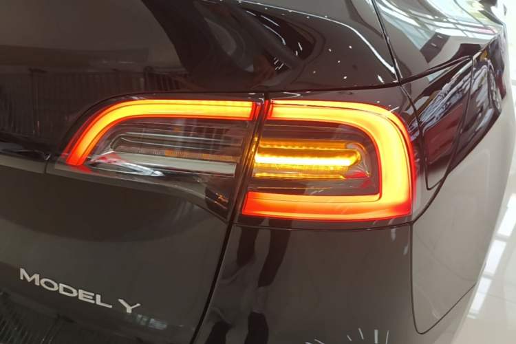 Used Tesla Model Y 2023 Rear-Wheel-Drive Version Right Rear Taillight