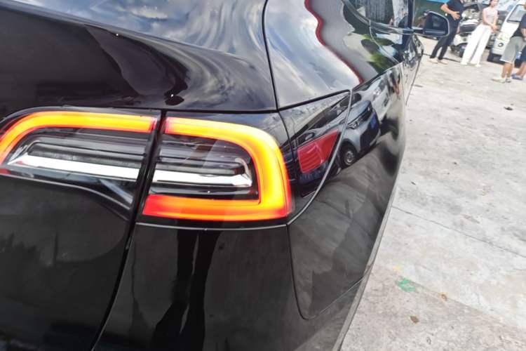 Used Tesla Model Y 2023 Long-Range All-Wheel-Drive Version Right Rear Taillight