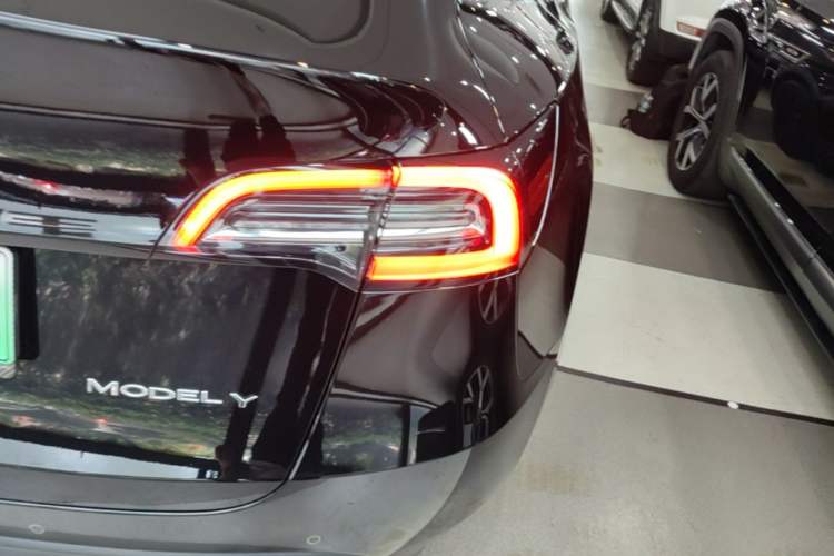 Used Tesla Model Y 2023 Rear-Wheel-Drive Version Right Rear Taillight