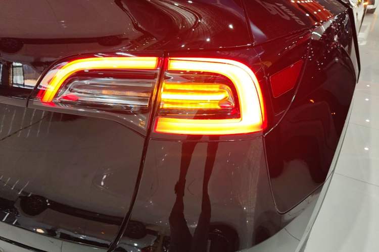Used Tesla Model Y 2023 Rear-Wheel-Drive Version Right Rear Taillight