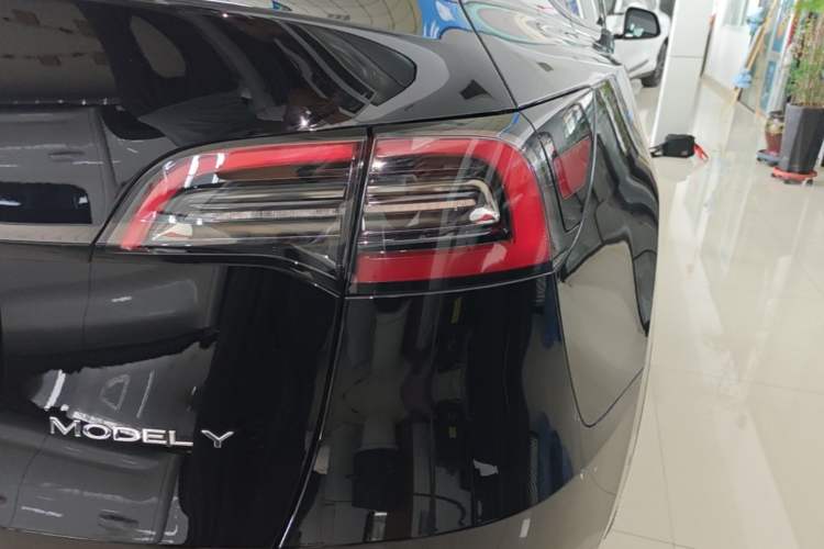 Used Tesla Model Y 2023 Rear-Wheel-Drive Version Right Rear Taillight