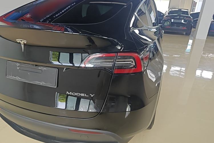 Used Tesla Model Y 2023 Long-Range All-Wheel-Drive Version Right Rear Taillight