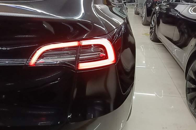 Used Tesla Model Y 2023 High-Performance All-Wheel-Drive Version Right Rear Taillight