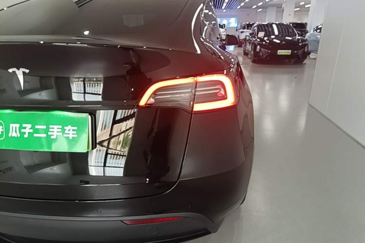 Used Tesla Model Y 2023 Long-Range All-Wheel-Drive Version Right Rear Taillight